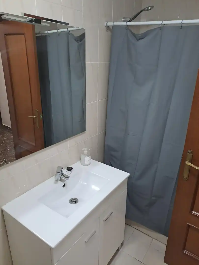 Bany de Pis de lloguer en Jaén amb Aire condicionat, Moblat i Forn