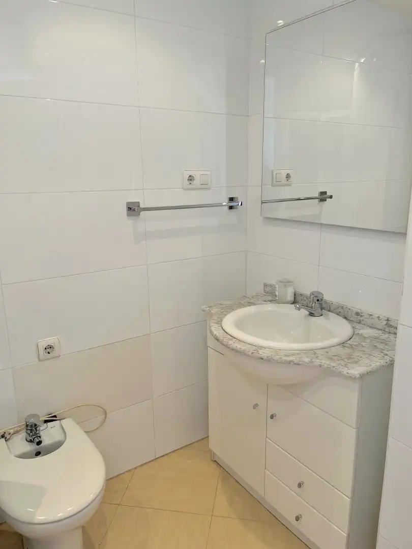 Baño de Piso en venta en Salobreña con Terraza, Piscina y Piscina comunitaria
