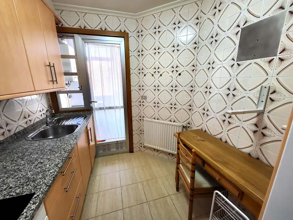 Cocina de Piso de alquiler en Vigo  con Calefacción, Trastero y Amueblado
