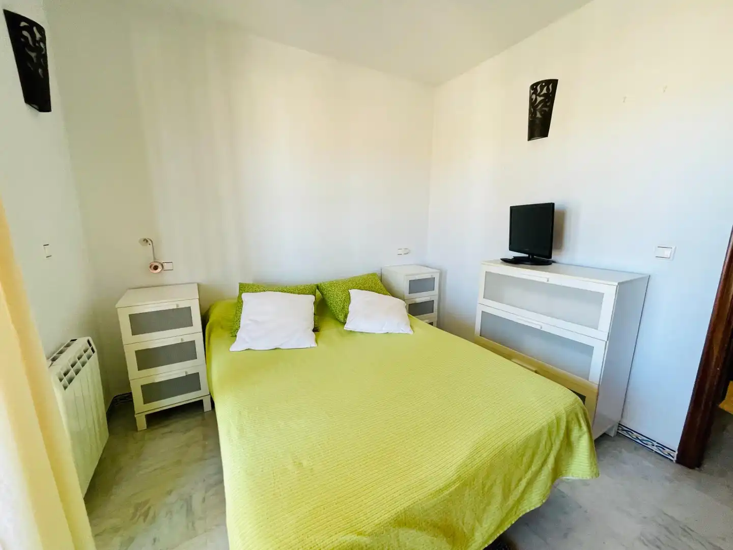 Dormitori de Apartament en venda en Torrevieja amb Jardí privat, Terrassa i Moblat