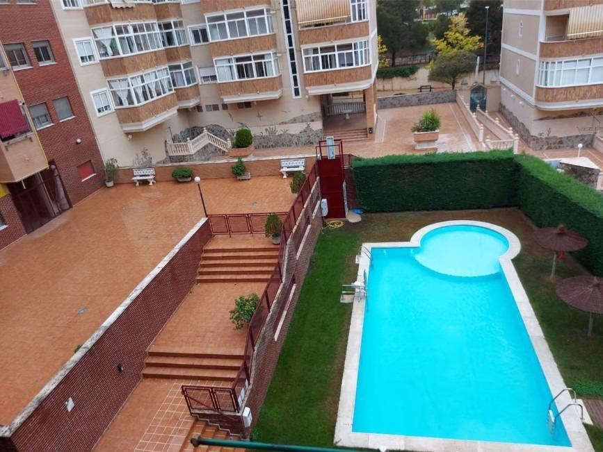 Piscina de Piso en venta en Cáceres Capital con Aire acondicionado, Calefacción y Jardín privado