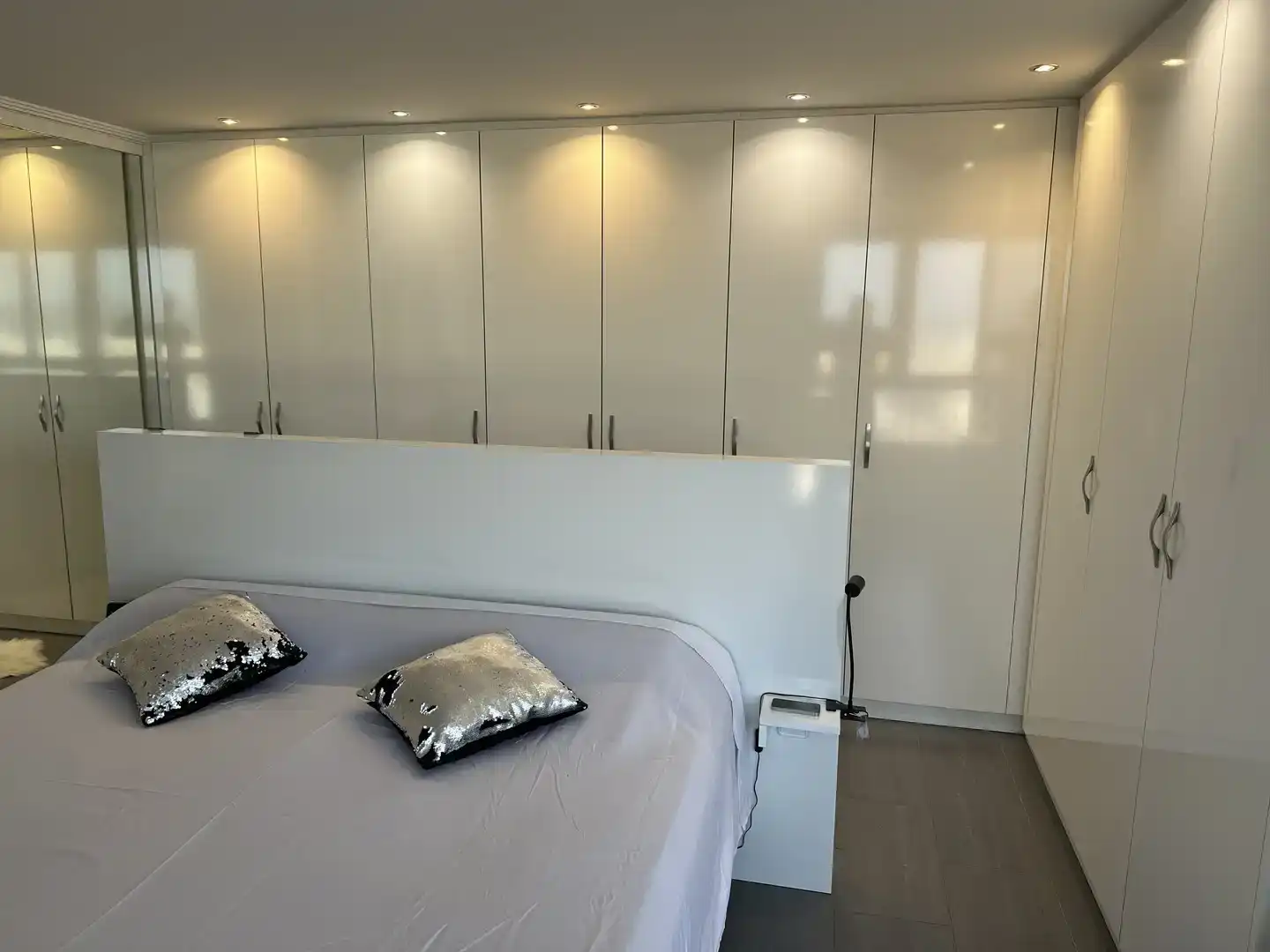 Schlafzimmer von Dachboden zum Verkauf in Torrevieja mit Klimaanlage und Schwimmbad