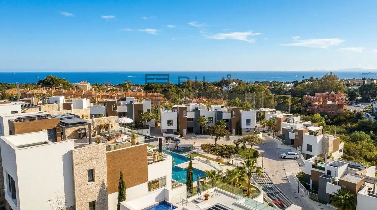 Vista exterior de Ático en venta en Marbella con Aire acondicionado, Terraza y Trastero