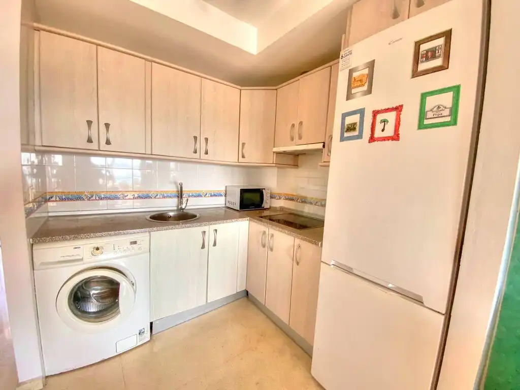 Cuina de Apartament de lloguer en Vélez-Málaga amb Terrassa, Moblat i Piscina comunitària