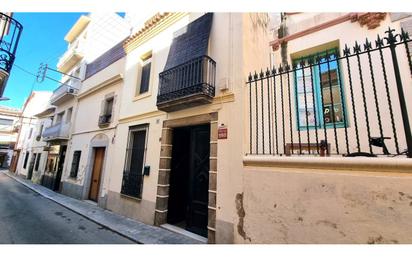 Vista exterior de Casa adosada en venda en Canet de Mar amb Terrassa