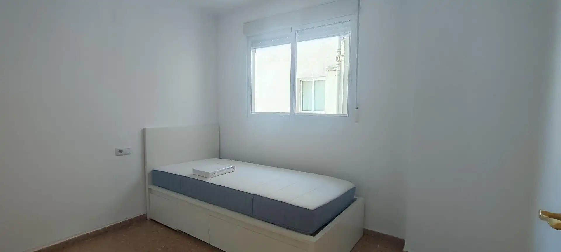 Schlafzimmer von Wohnung zur Miete in Paiporta mit Balkon