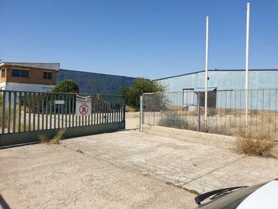 Vista exterior de Nau industrial en venda en Zaidín