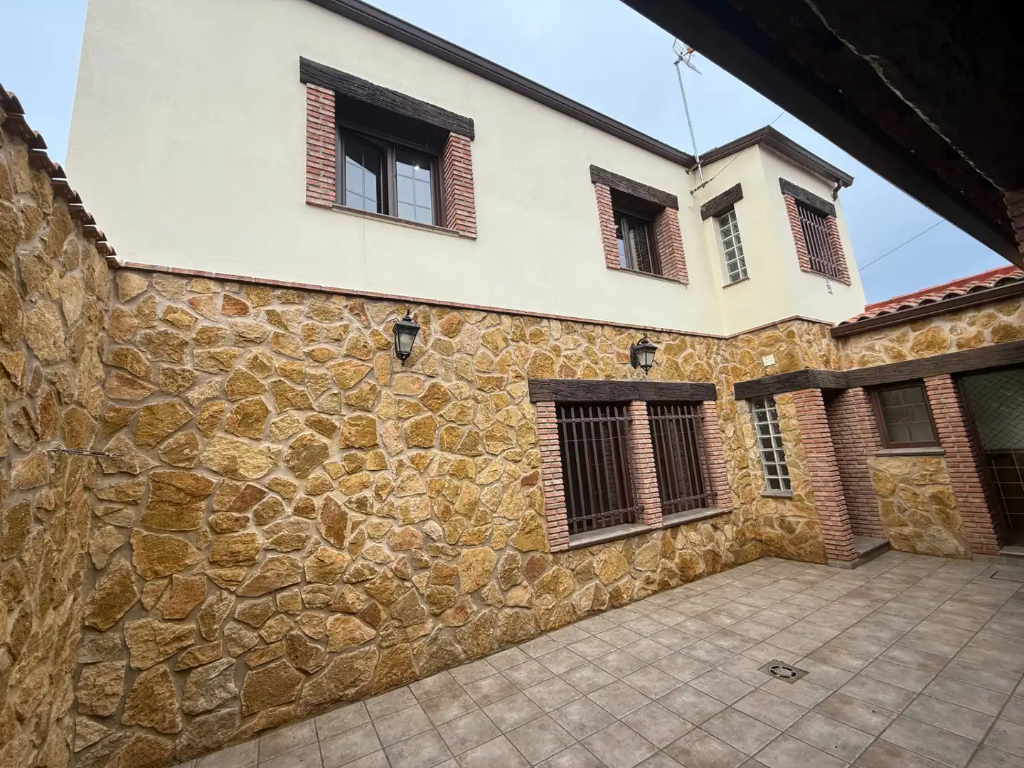 Vista exterior de Casa o xalet en venda en Badajoz amb Aire condicionat, Calefacció i Traster