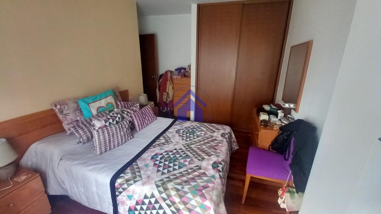 Dormitori de Pis en venda en Vigo  amb Calefacció, Parquet i Traster