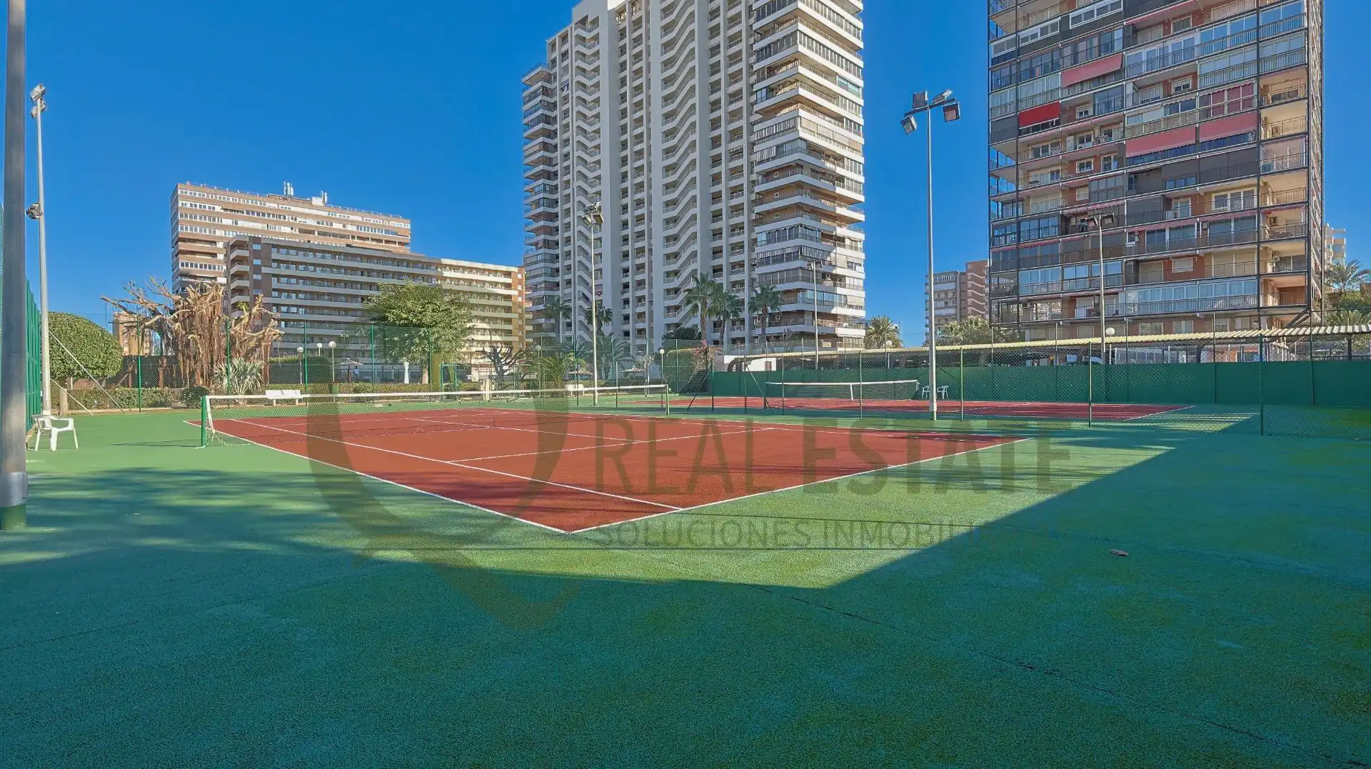 Außenansicht von Wohnung zum Verkauf in Alicante / Alacant mit Heizung, Privatgarten und Terrasse