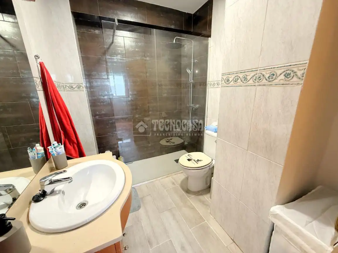 Bathroom of Flat for sale in Paterna