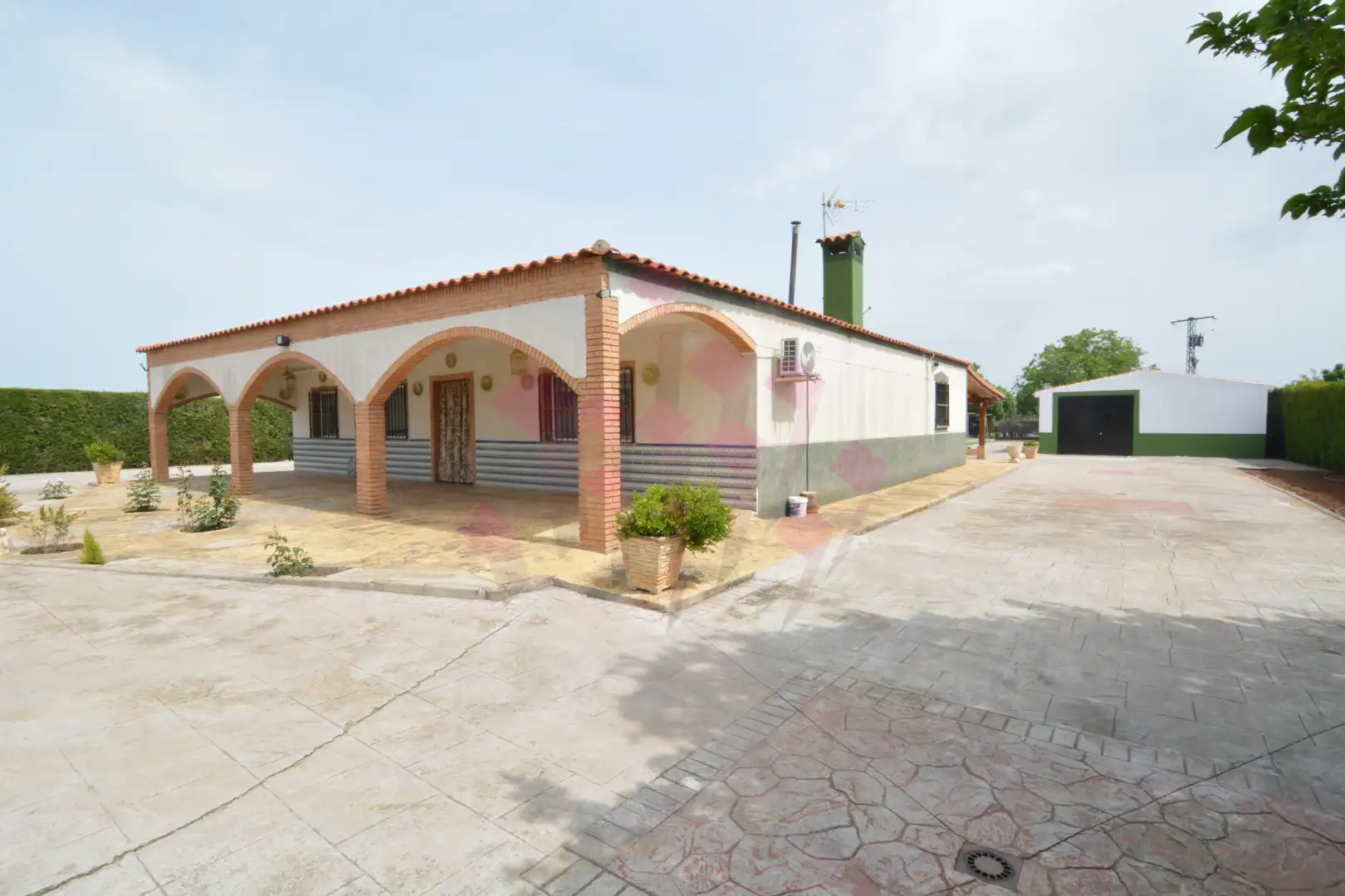 Vista exterior de Casa o xalet en venda en Ciudad Real amb Aire condicionat, Calefacció i Jardí privat