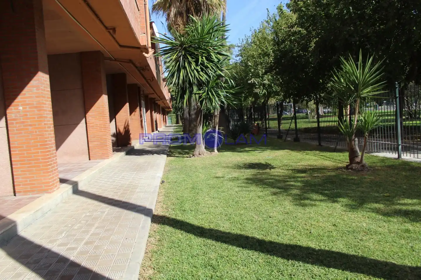 Vista exterior de Planta baja en venta en Sevilla