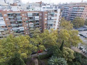 Vista exterior de Local en venda en  Madrid Capital amb Aire condicionat i Calefacció