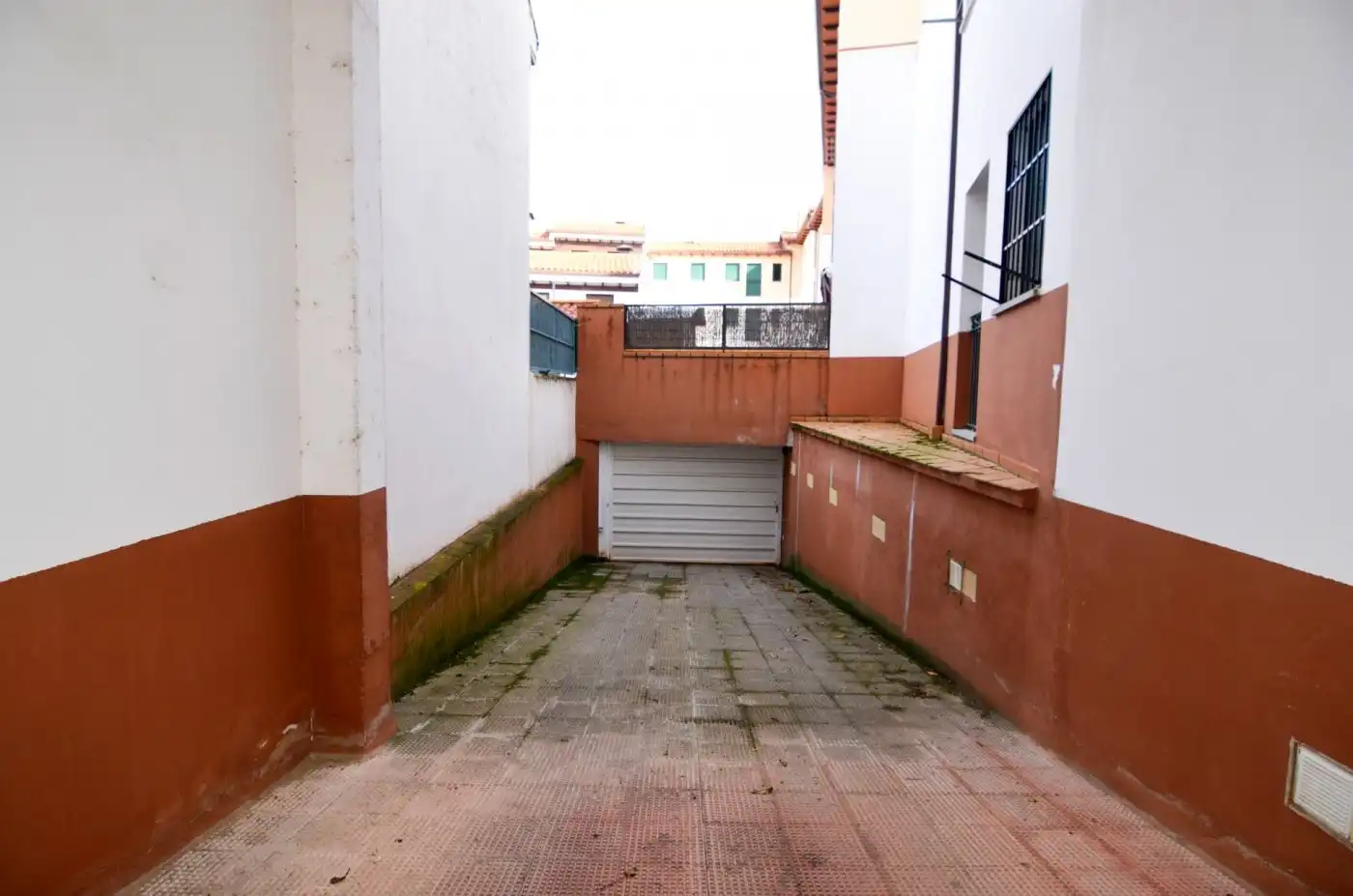 Parkplatz von Garage zum Verkauf in Candelario