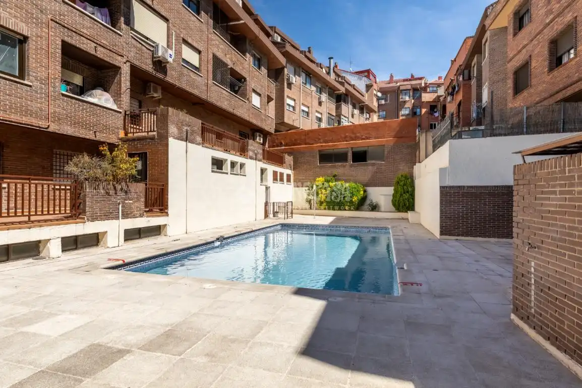 Piscina de Piso en venta en Las Rozas de Madrid con Aire acondicionado y Calefacción