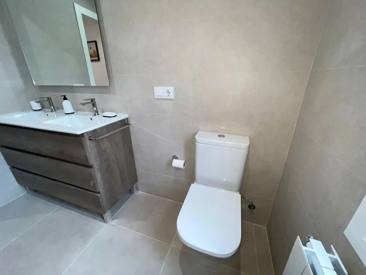 Bathroom of Flat for share in Ourense Capital   with Heating, Furnished and Balcony