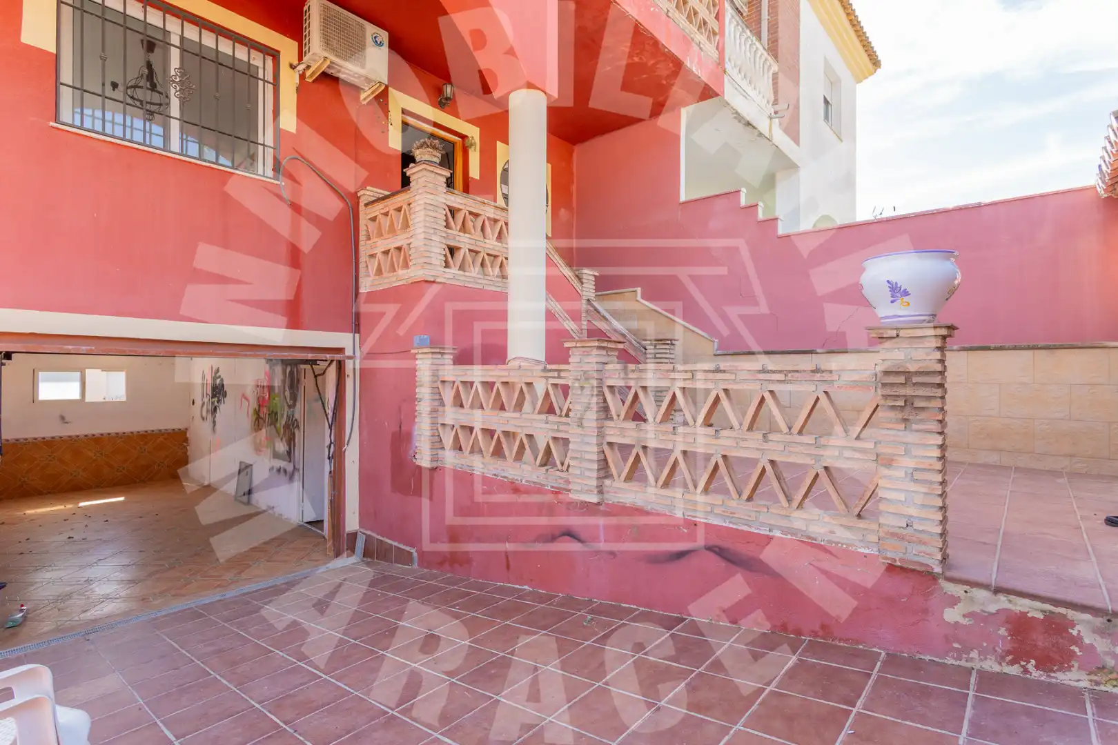 Vista exterior de Casa adosada en venta en Albolote con Terraza, Trastero y Piscina