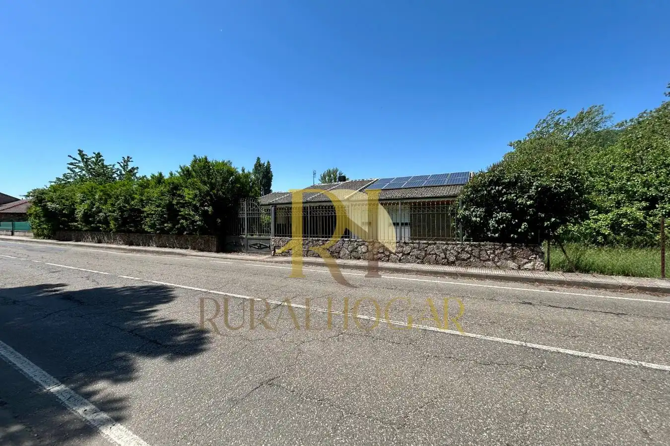 Vista exterior de Casa o chalet en venta en Matallana de Torío con Jardín privado