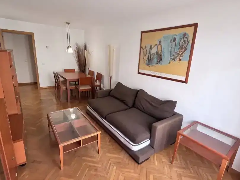 Sala d'estar de Pis en venda en Las Rozas de Madrid amb Balcó