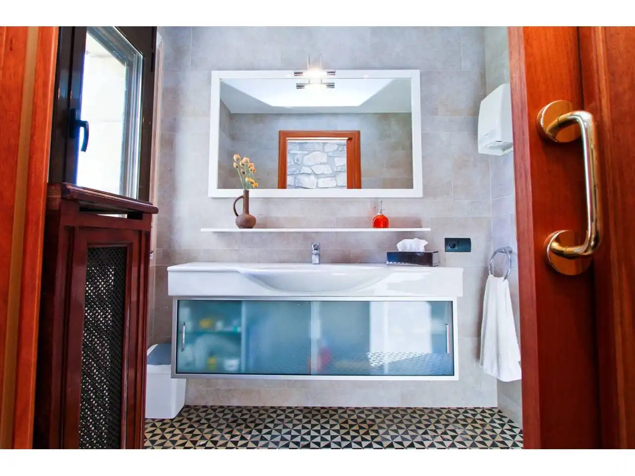 Baño de Finca rústica en venta en Forès con Calefacción, Jardín privado y Terraza