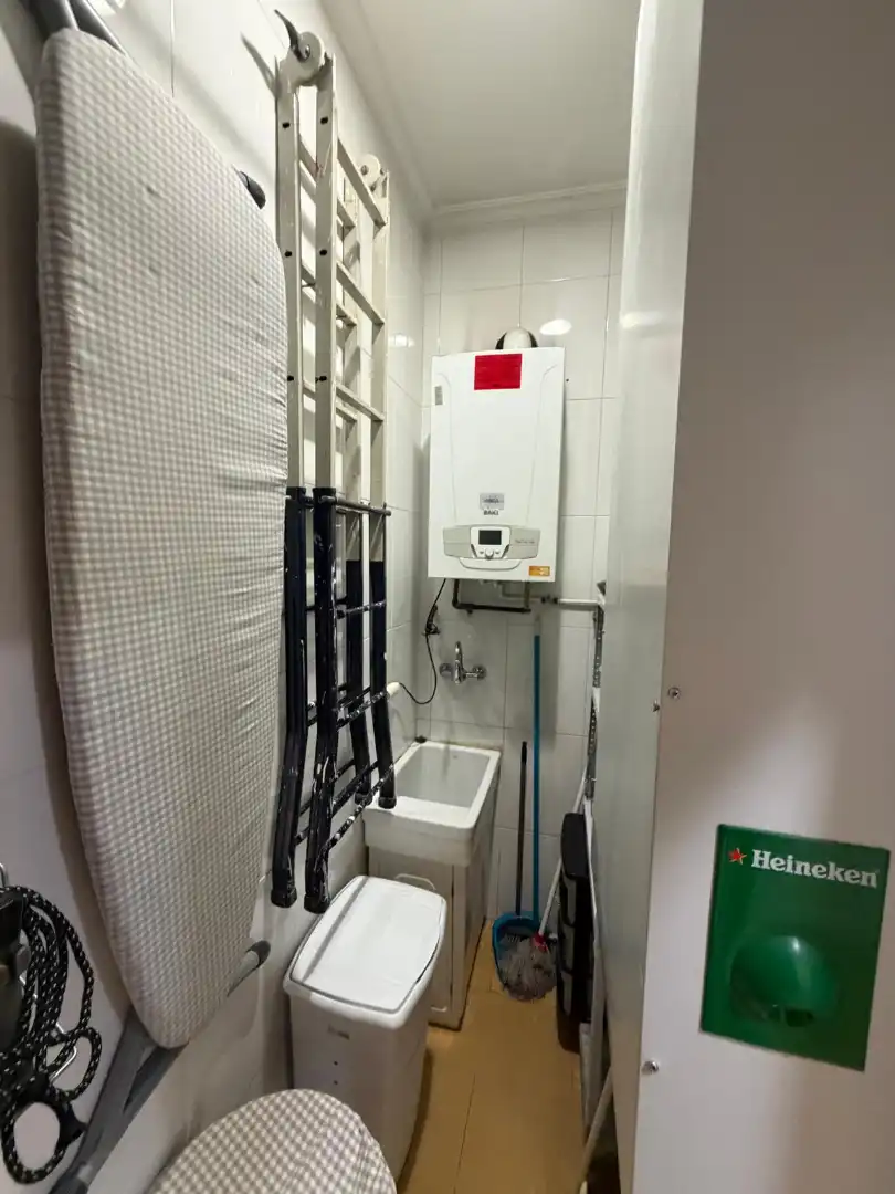Badezimmer von Wohnung zur Miete in Vigo  mit Heizung, Parkett und Möbliert