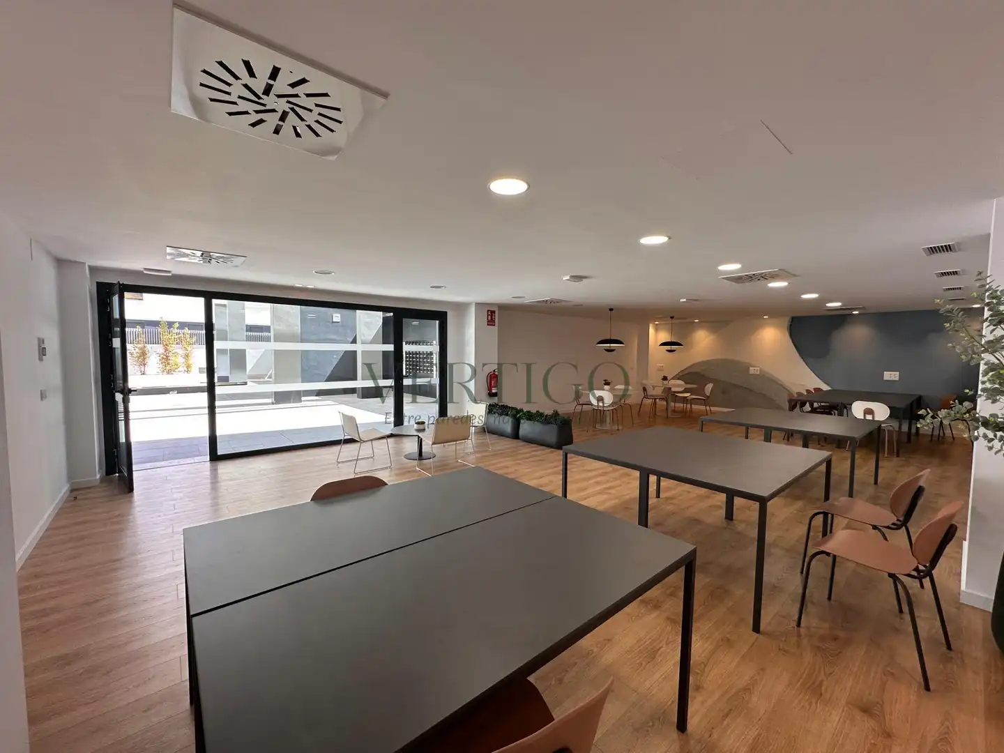 Wohnung zum Verkauf in Dos Hermanas mit Klimaanlage, Heizung und Terrasse