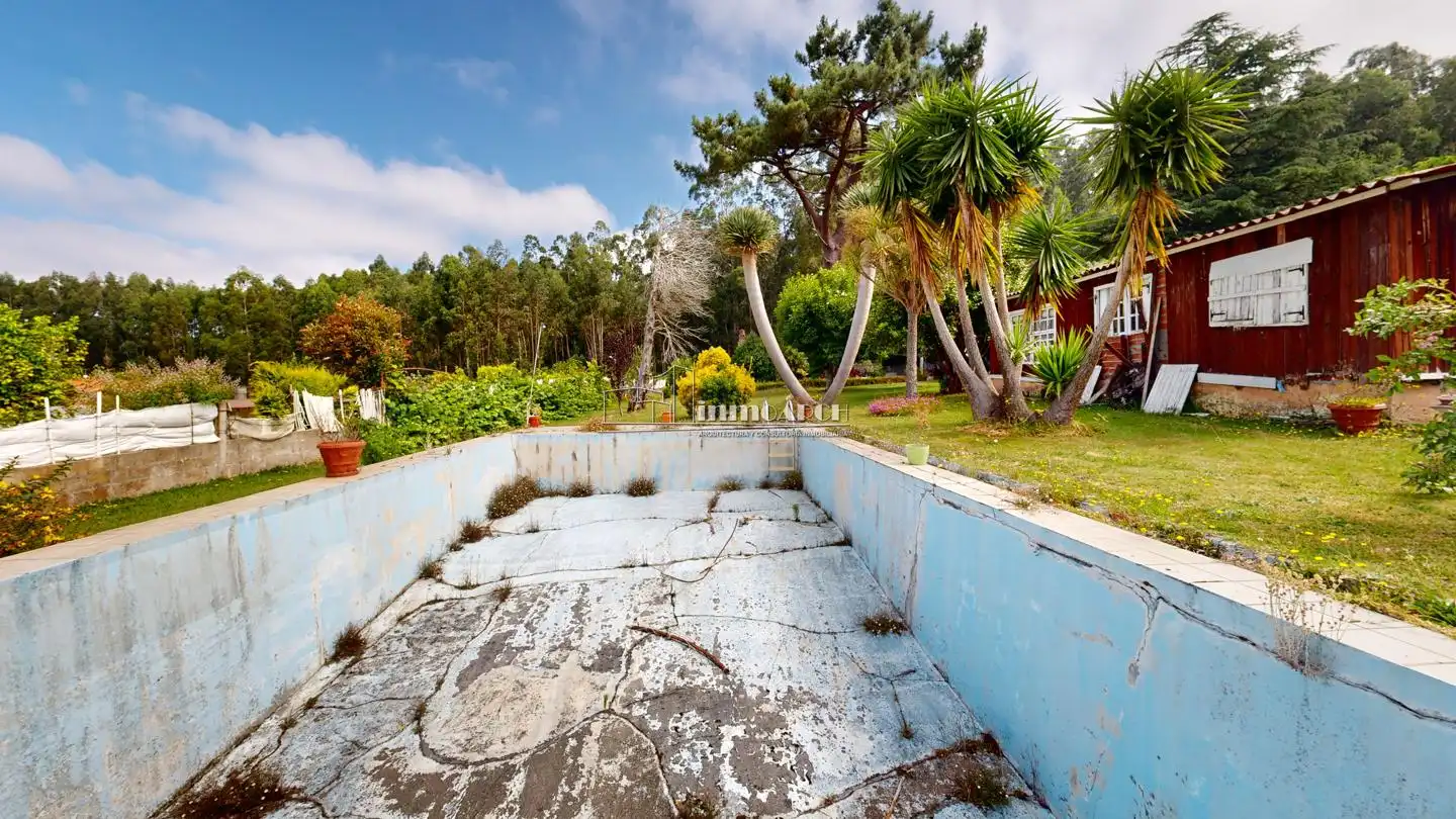 Swimming pool of Residential for sale in Oleiros