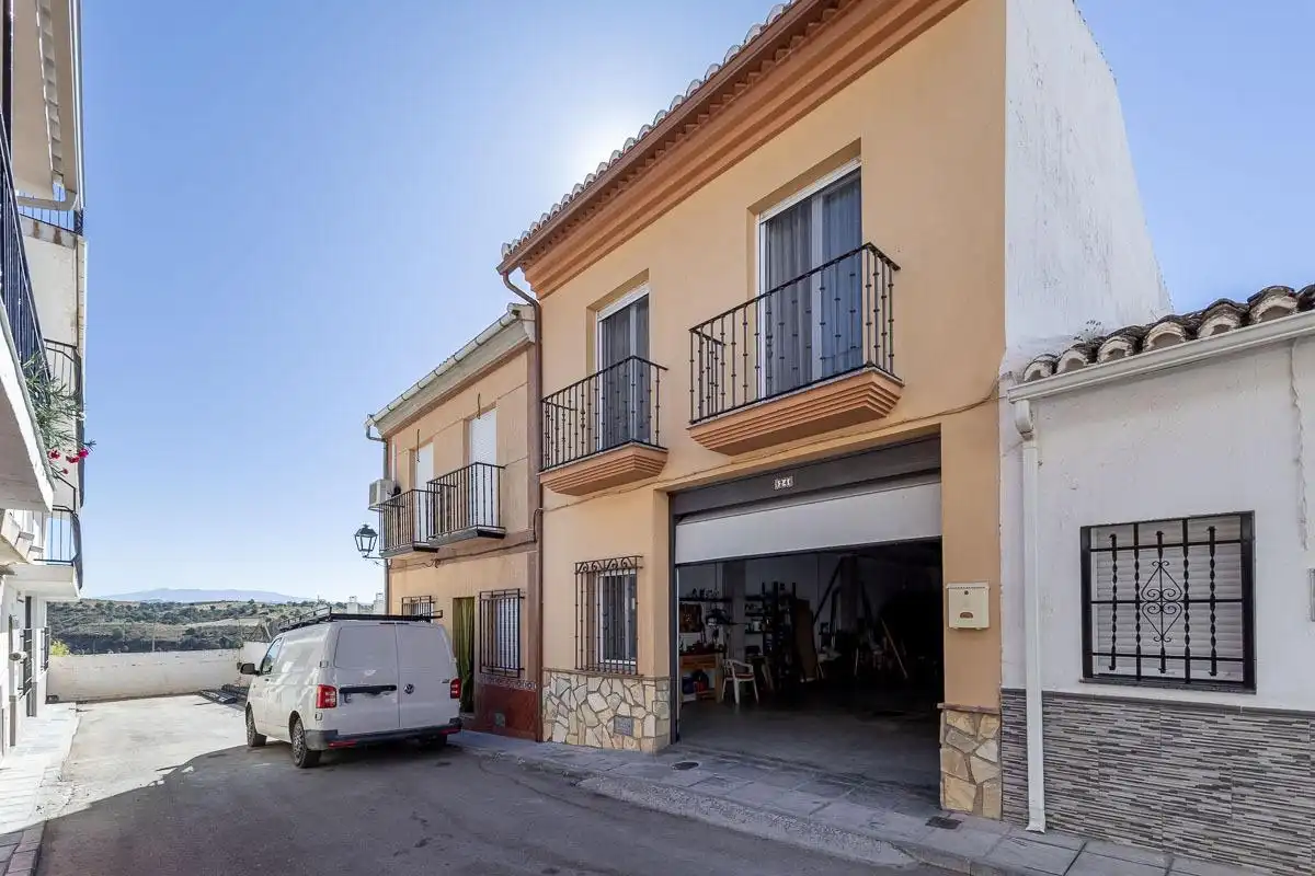 Vista exterior de Casa o xalet en venda en Játar amb Moblat i Balcó