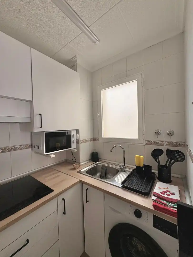 Cuina de Apartament de lloguer en Torrevieja amb Piscina, Moblat i Rentadora