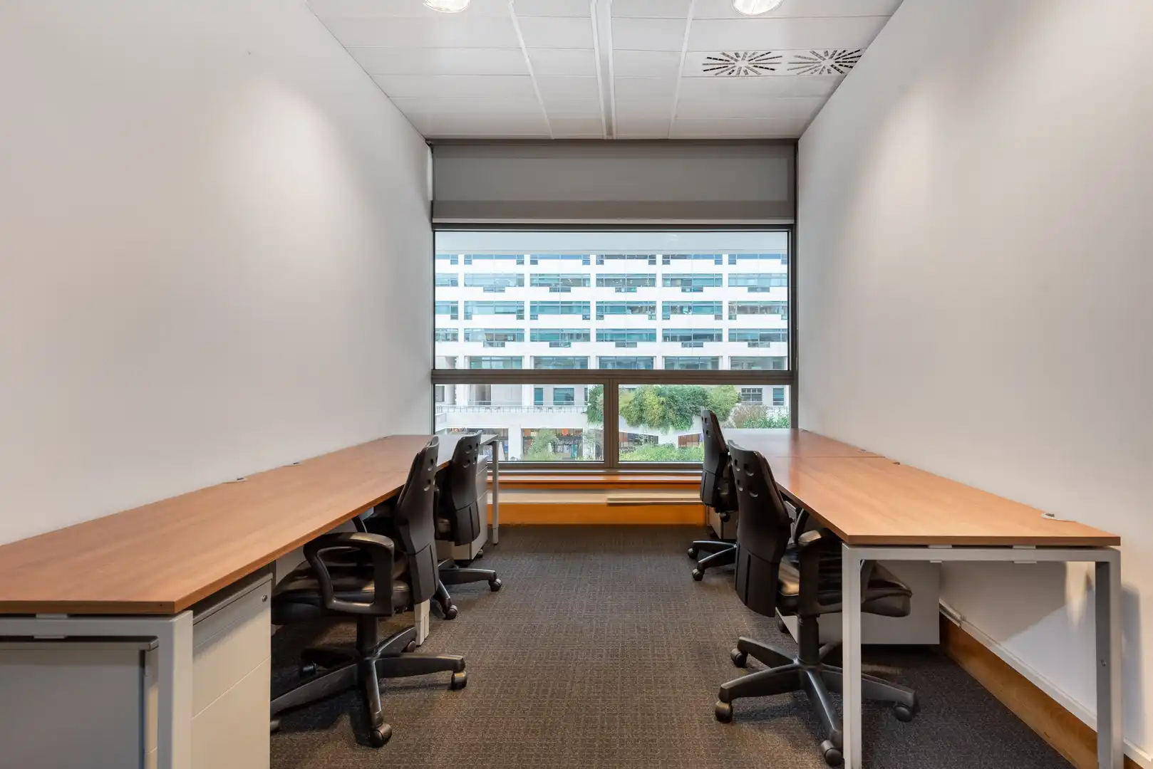 Büro zur Miete in Barcelona mit Klimaanlage, Heizung und Möbliert