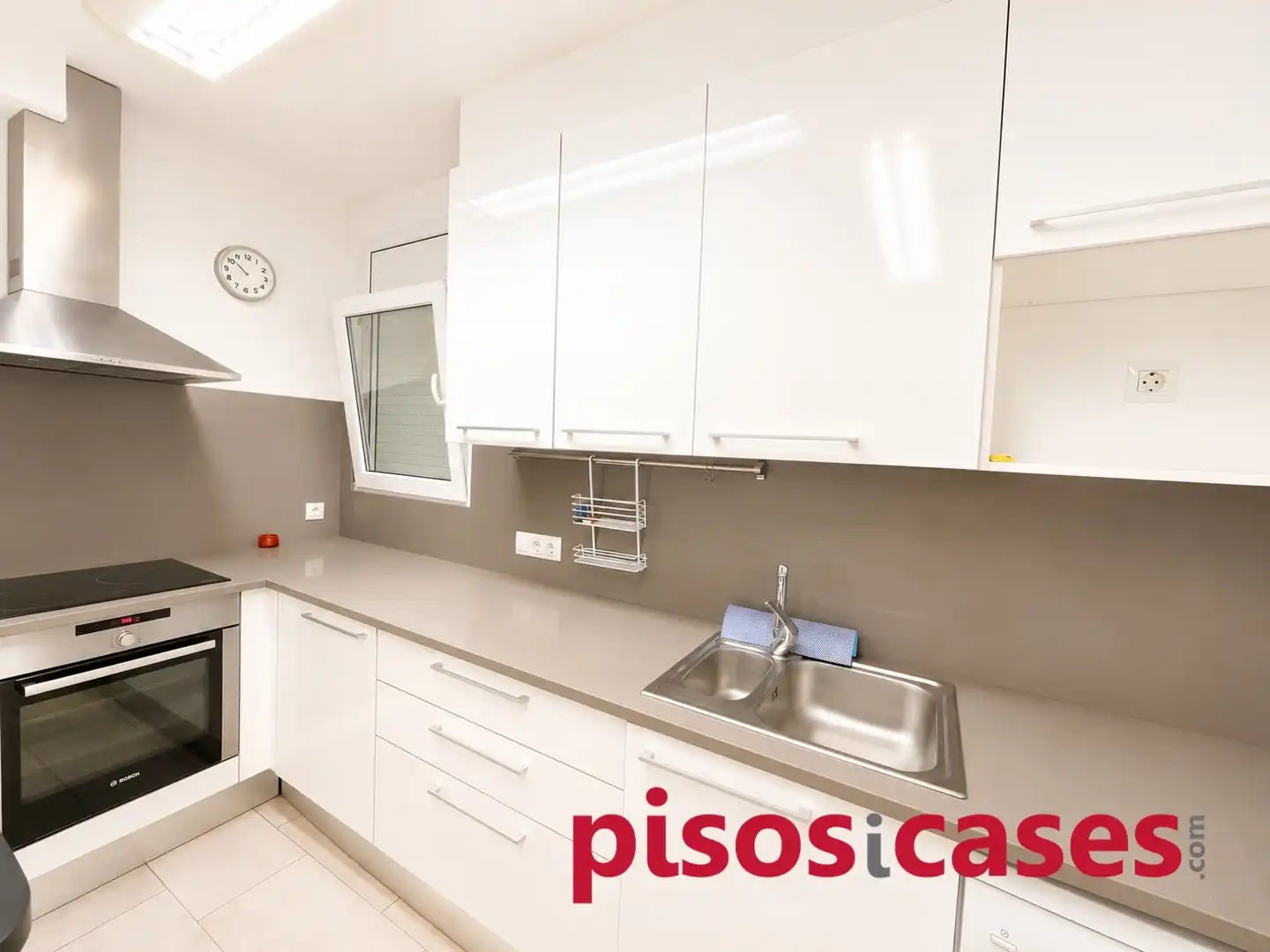 Cocina de Piso de alquiler en Vic con Calefacción, Horno y Balcón