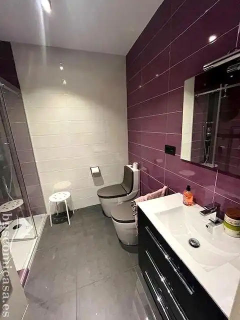 Bany de Casa o xalet en venda en Linares amb Jardí privat, Terrassa i Piscina