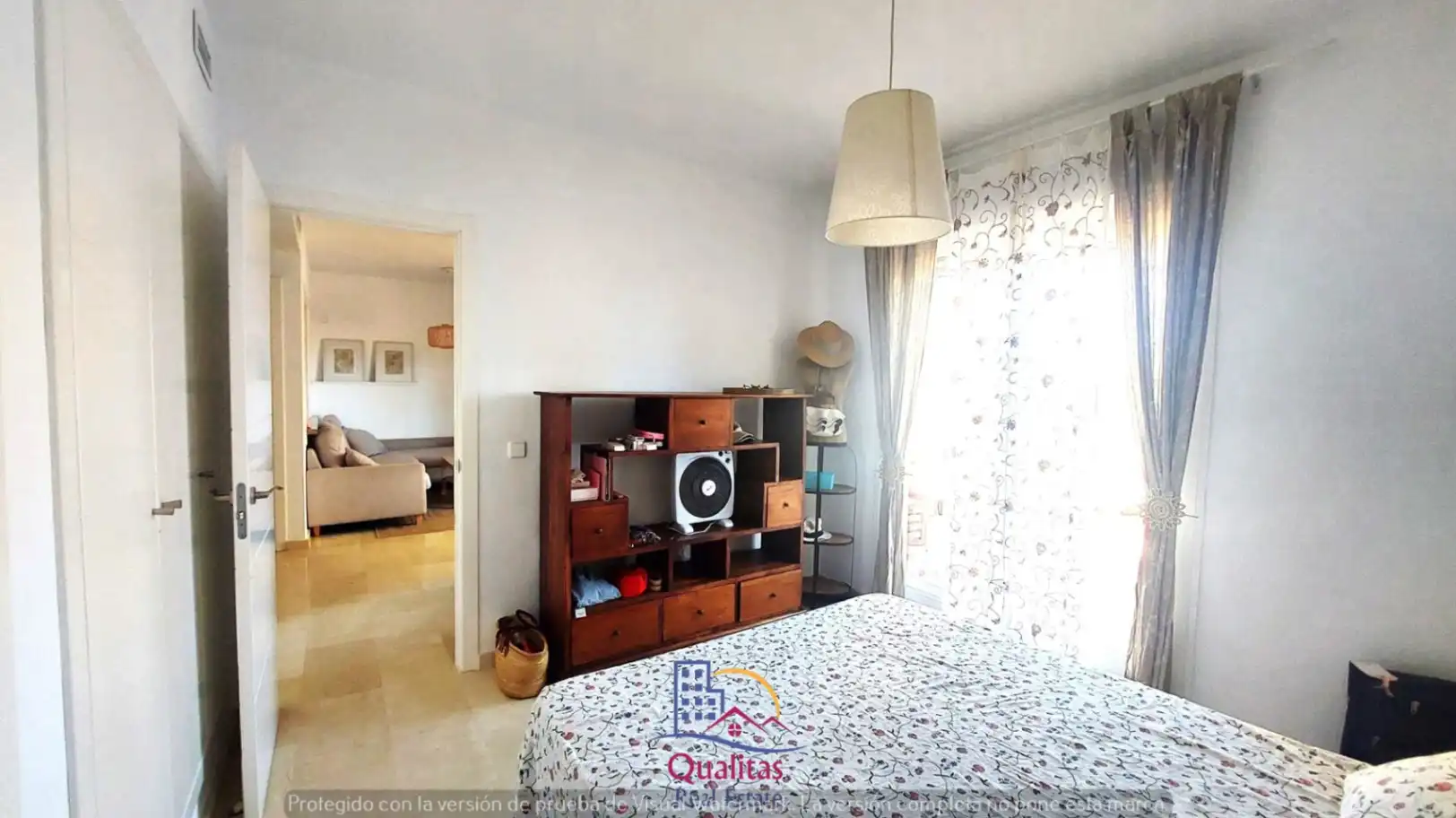 Schlafzimmer von Dachboden zur Miete in Oliva mit Klimaanlage, Heizung und Privatgarten