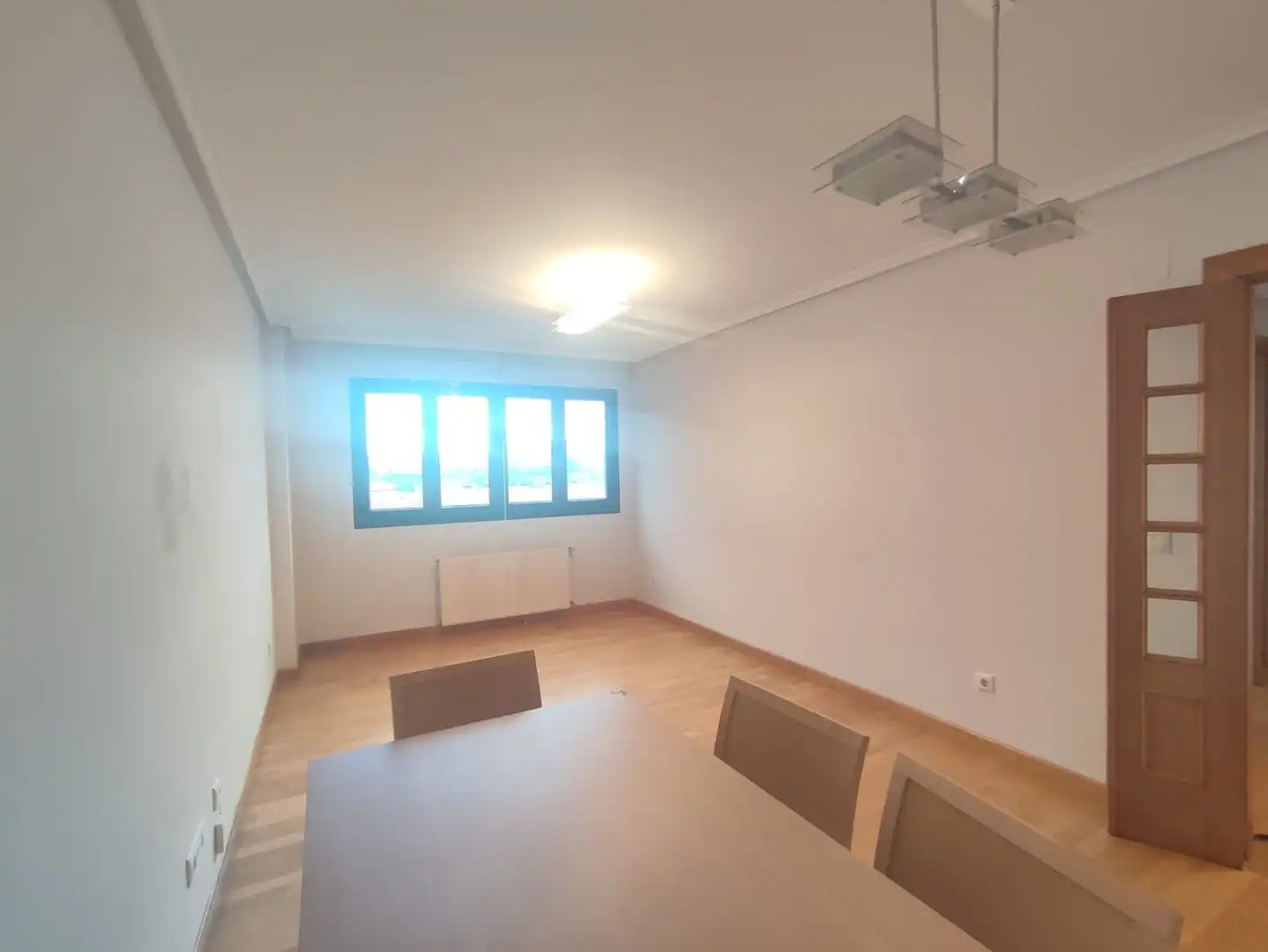 Comedor de Piso de alquiler en Gijón  con Calefacción, Parquet y Trastero