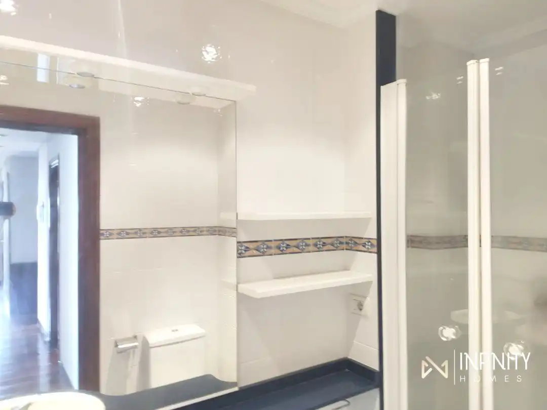 Baño de Piso de alquiler en Bilbao  con Calefacción y Terraza