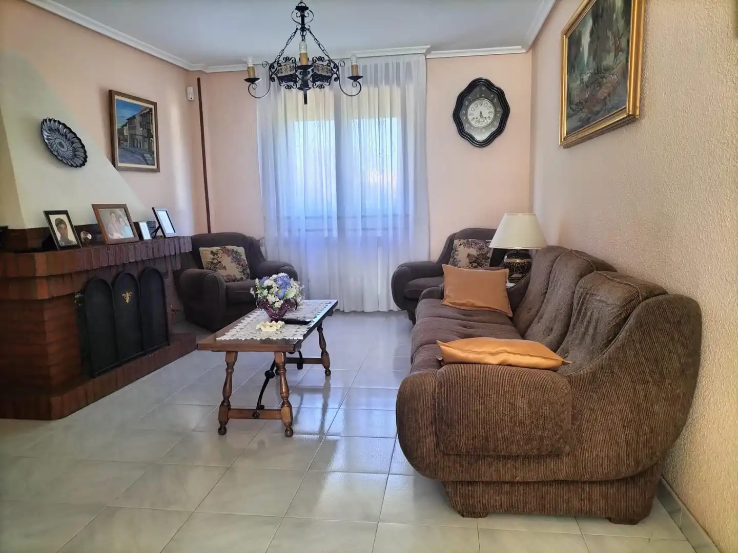 Sala d'estar de Casa o xalet en venda en Melgar de Fernamental amb Calefacció, Jardí privat i Terrassa