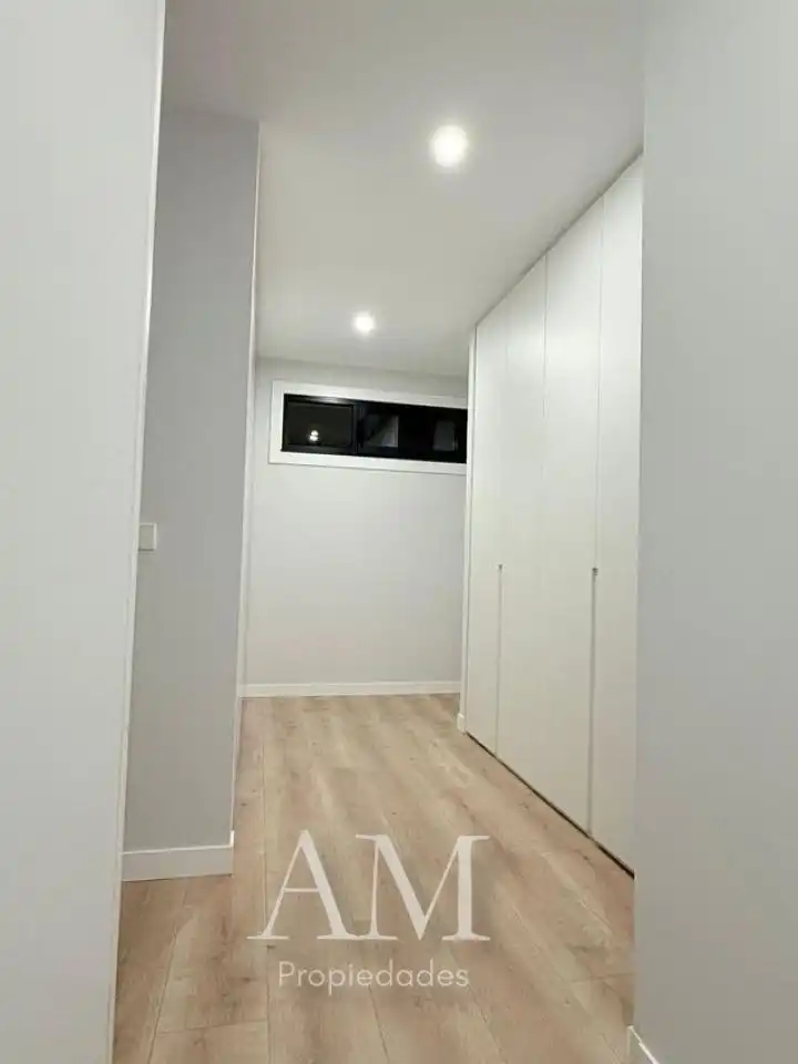 Piso de alquiler en Vigo  con Calefacción, Terraza y Trastero
