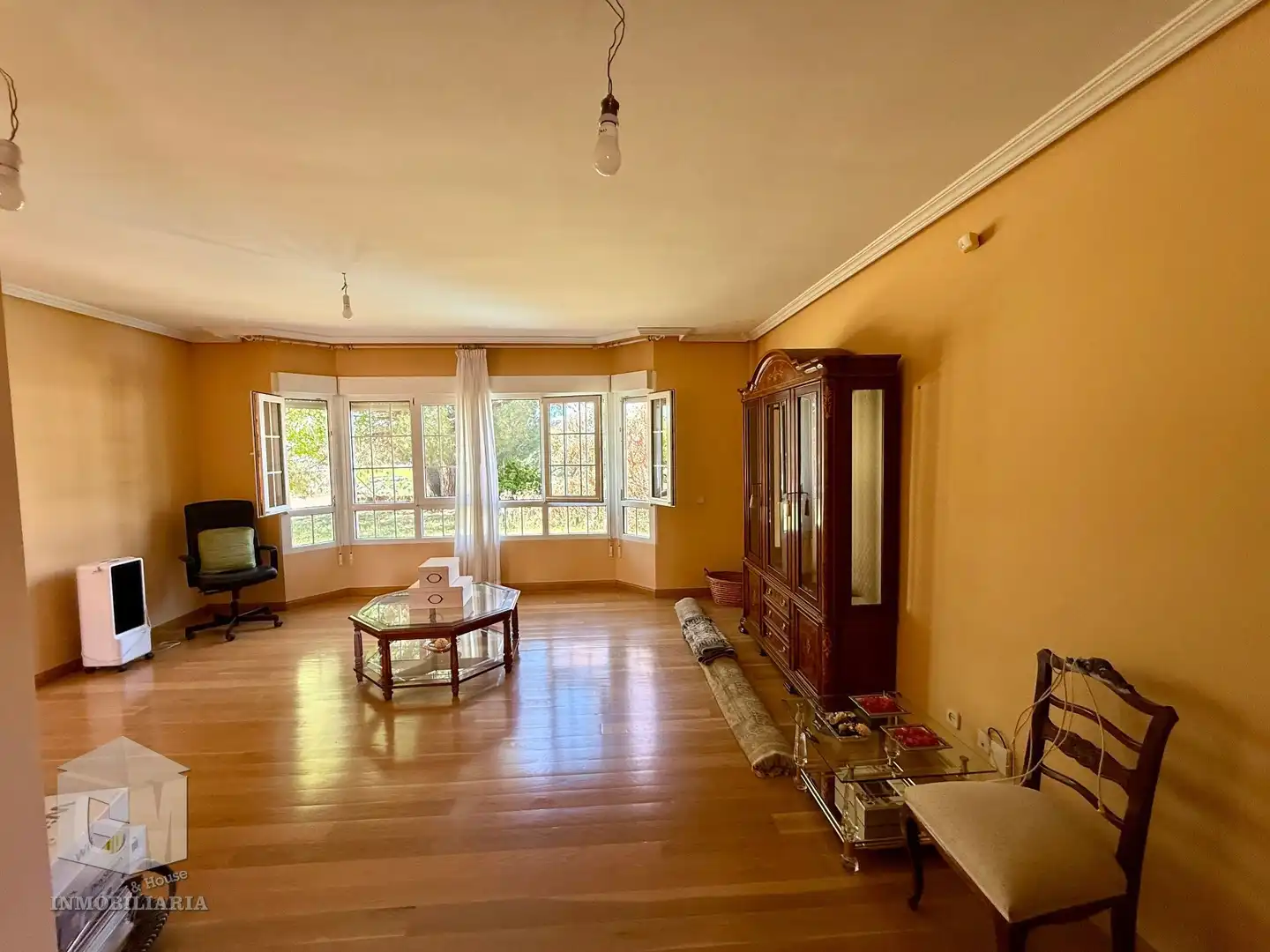 Sala d'estar de Casa o xalet en venda en Villaviciosa de Odón amb Aire condicionat, Calefacció i Jardí privat