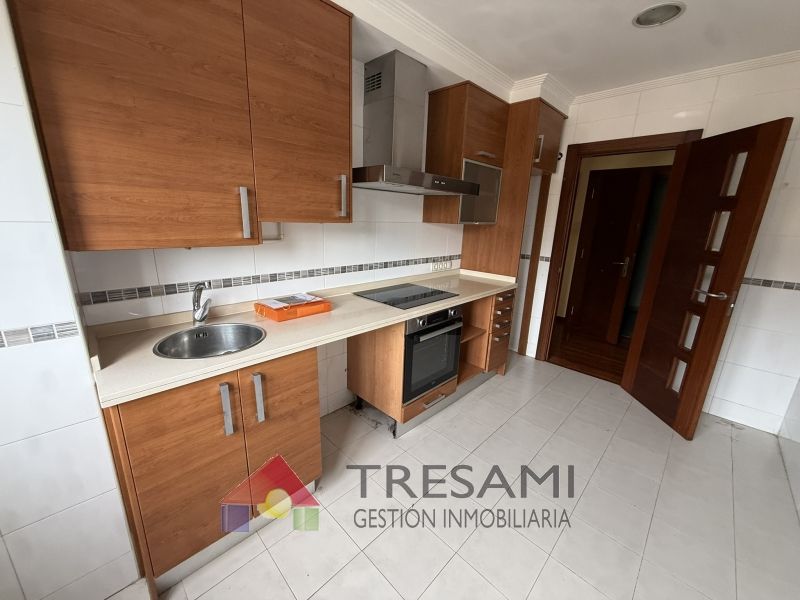 Cocina de Piso en venta en Gijón  con Calefacción y Trastero