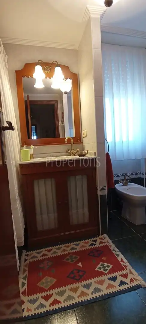 Bathroom of Houses for sale in Miranda de Ebro