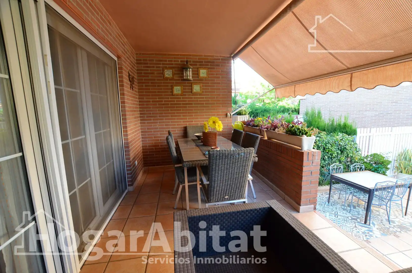 Jardí de Casa adosada en venda en Alicante / Alacant amb Aire condicionat, Calefacció i Jardí privat