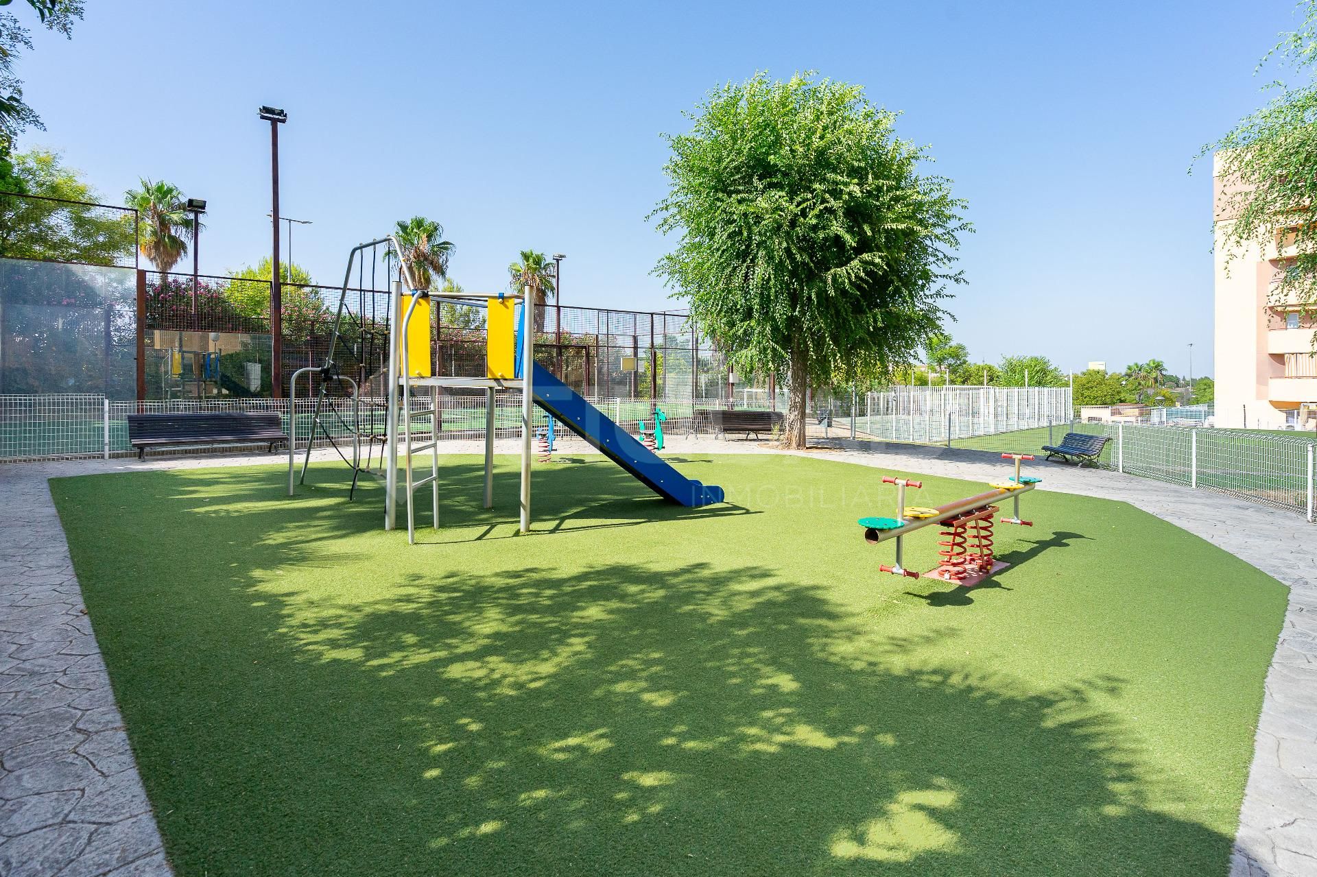 Terrassa de Pis en venda en San Juan de Aznalfarache amb Aire condicionat, Terrassa i Piscina comunitària