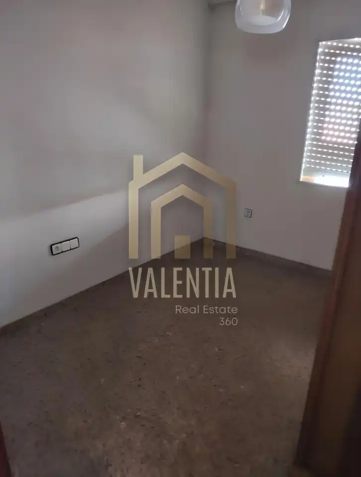 Wohnung zum Verkauf in Carcaixent mit Terrasse und Abstellraum