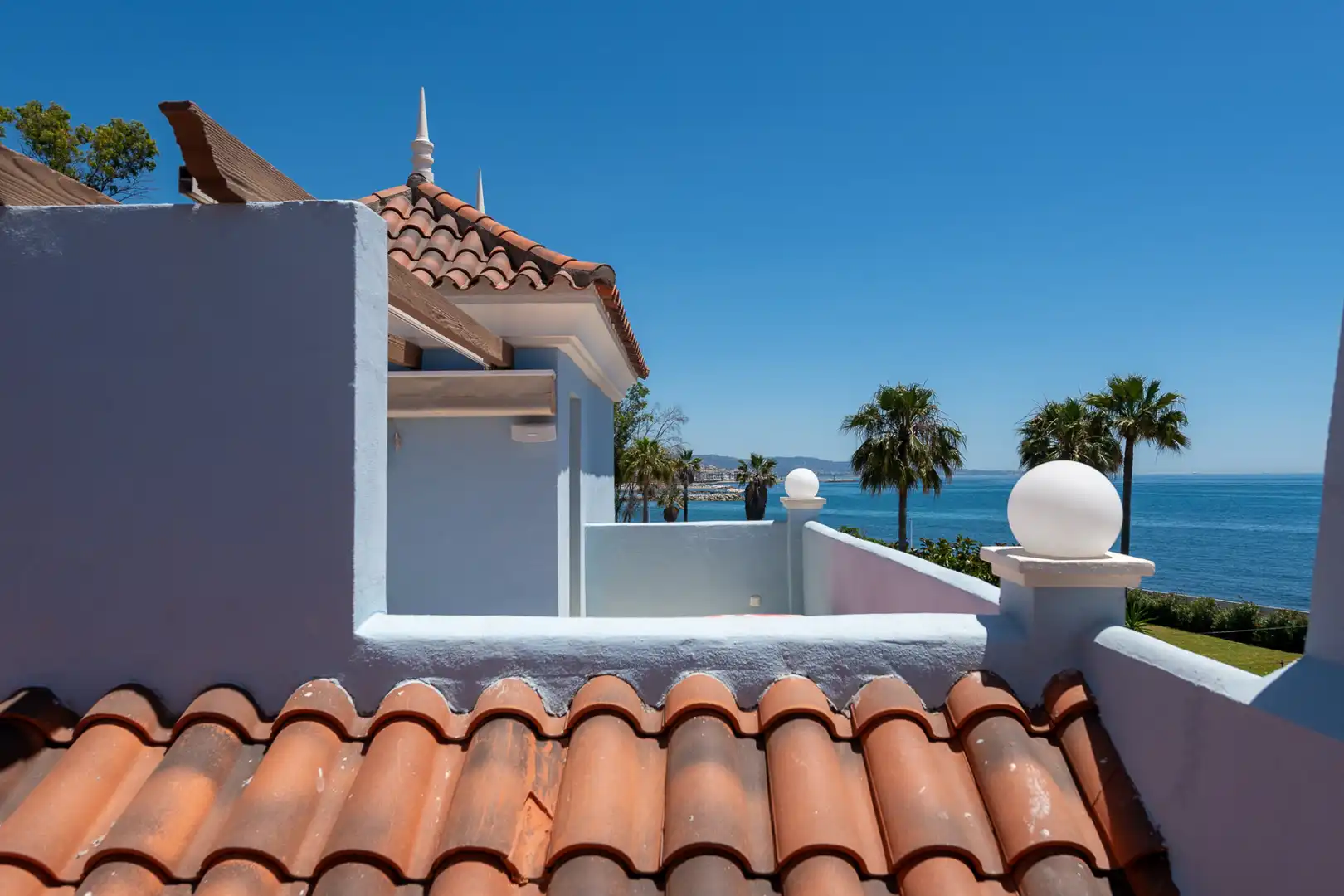 Vista exterior de Casa o chalet en venta en Marbella con Aire acondicionado, Calefacción y Jardín privado