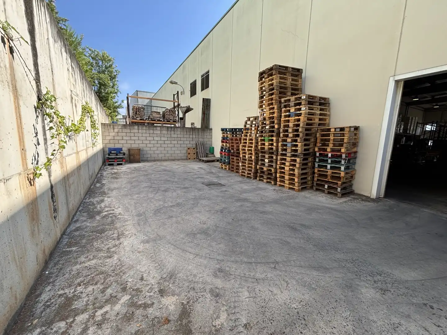 Parking of Industrial buildings for rent in Rubí
