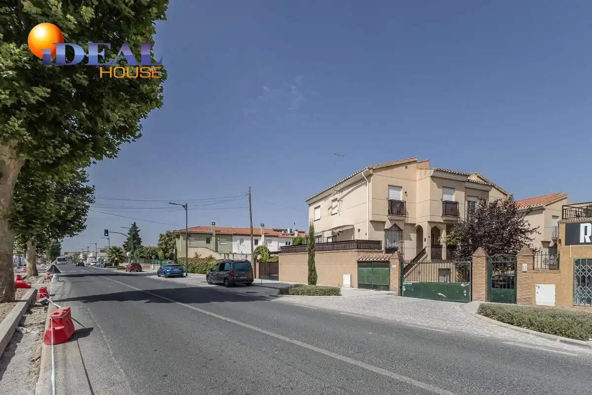 Casa aparellada amb terrassa en venda a Camino CEMENTERIO, imagen 42