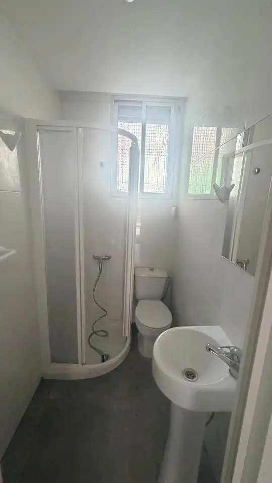 Badezimmer von Erdgeschoss zum Verkauf in Madrid