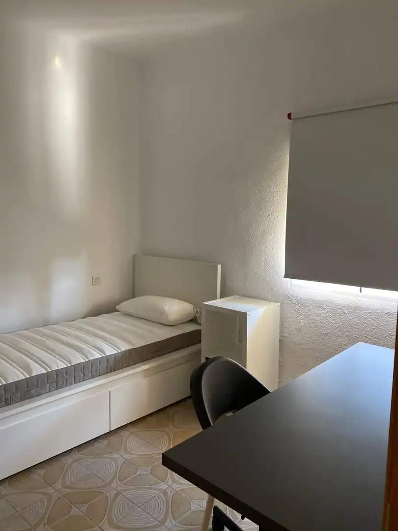 Bedroom of Flat for rent in Granada  with Air Conditioner, Heating and Furnished