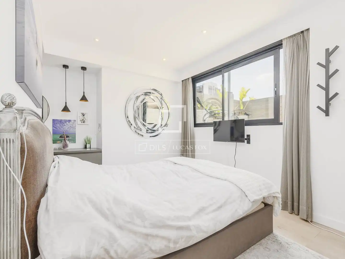 Schlafzimmer von Dachboden zum Verkauf in Martorell mit Klimaanlage, Terrasse und Schwimmbad